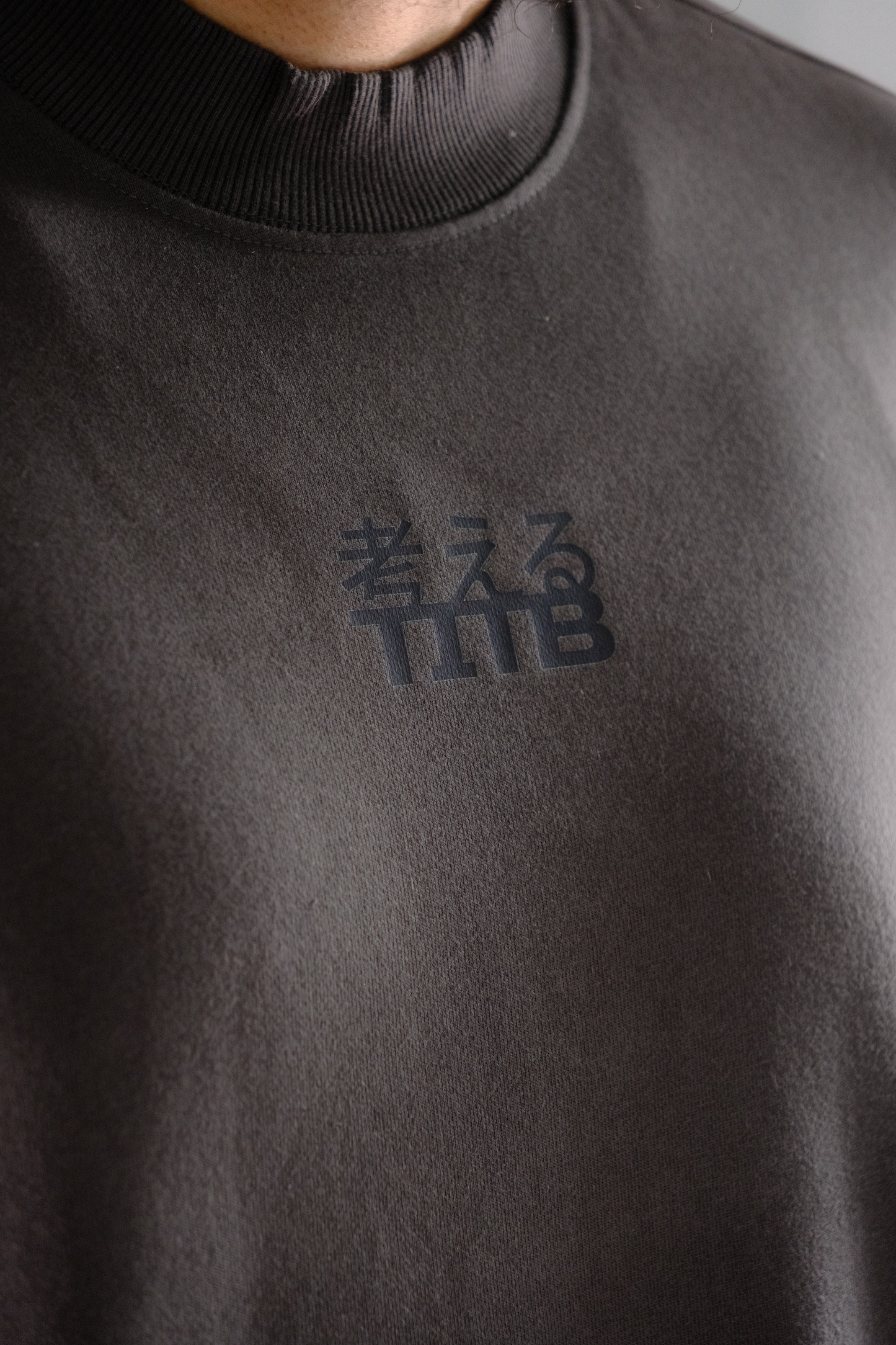 KANGAEURU Cropped Crewneck
